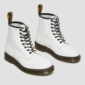 Dr. Martens 1460 SMOOTH LEATHER BOOTS - Size 7